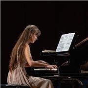 svolgo lezioni private di pianoforte. Laureata al London college of music, insegno sia in inglese che in italiano